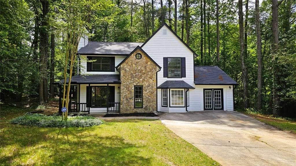3 bedroom, 3 bathroom single family residence sold at 381 Fleming Court, Jonesboro, GA 30238