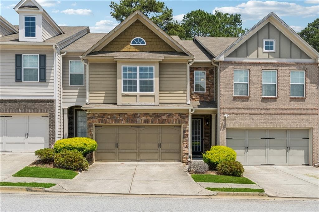 3 bedroom, 3 bathroom townhouse sold at 3040 Clear View Lane, Snellville, GA 30078