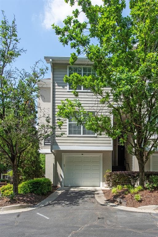 1 bedroom, 1 bathroom, 997 sq ft condominium sold at 4252 River Green Drive 501, Atlanta, GA 30327