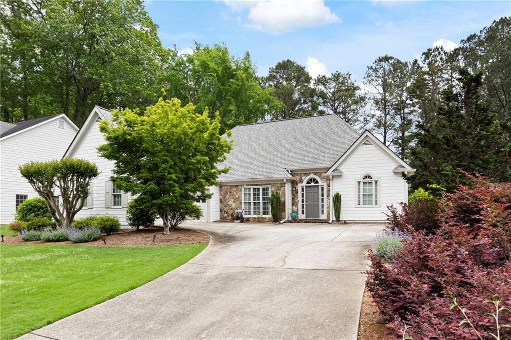3 bedroom, 2 bathroom single family residence sold at 5042 Southland Drive, Woodstock, GA 30188