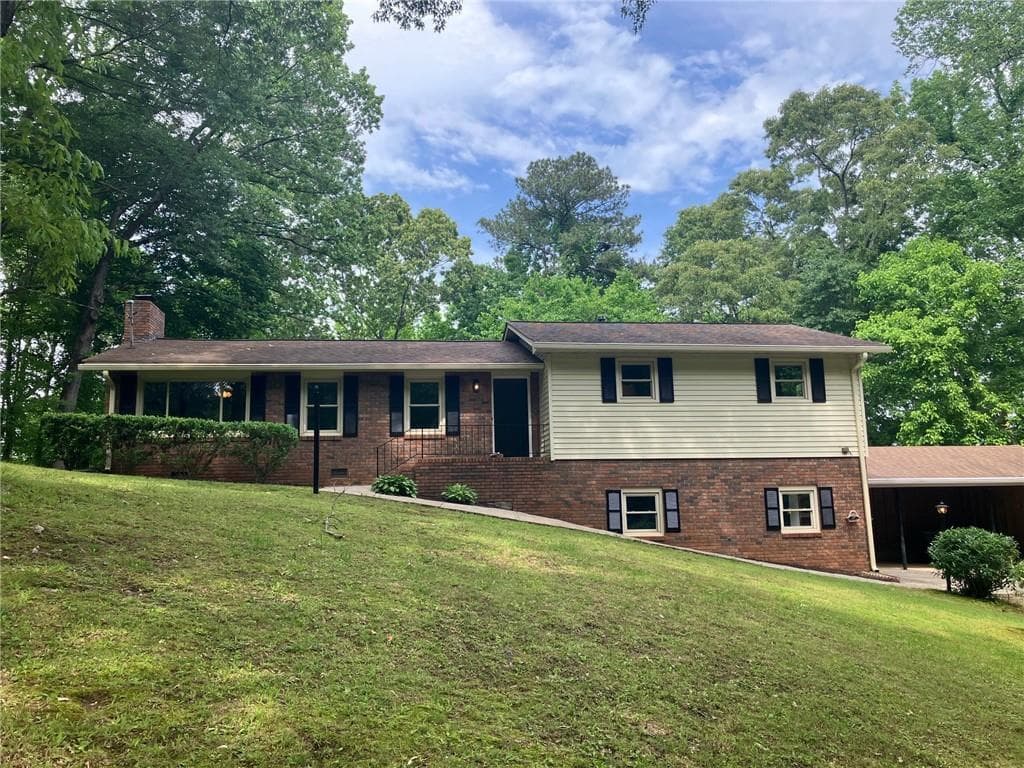 3 bedroom, 2 bathroom single family residence sold at 215 N Etowah Court, Canton, GA 30114