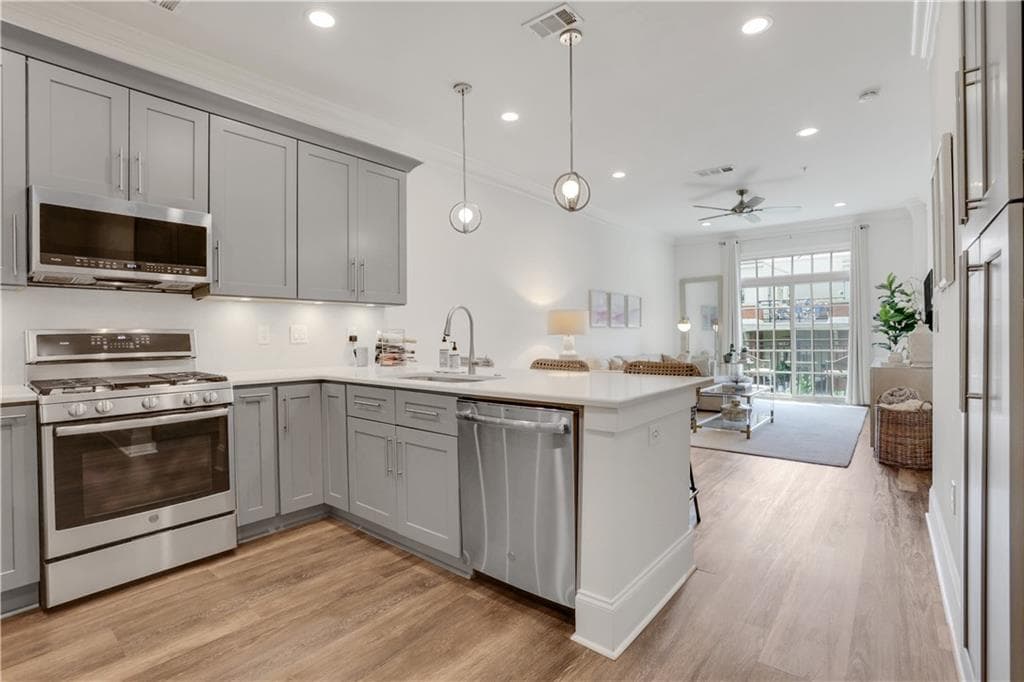 1 bedroom, 1 bathroom, 783 sq ft condominium sold at 1055 Piedmont Avenue 409, Atlanta, GA 30309