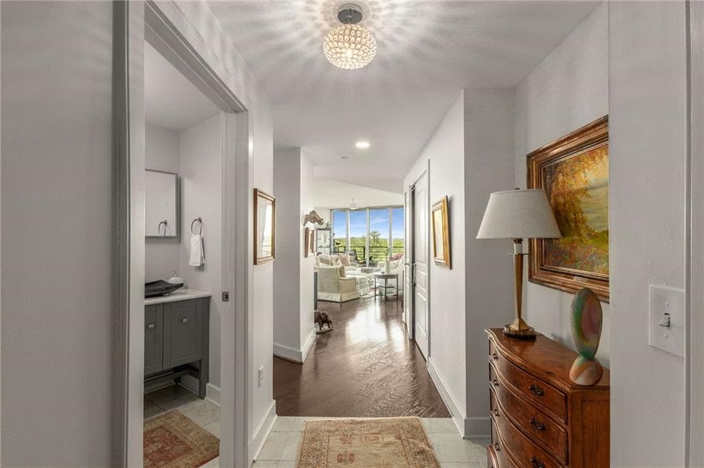 2 bedroom, 3 bathroom, 1,940 sq ft condominium sold at 700 Park Regency Place 1407, Atlanta, GA 30326