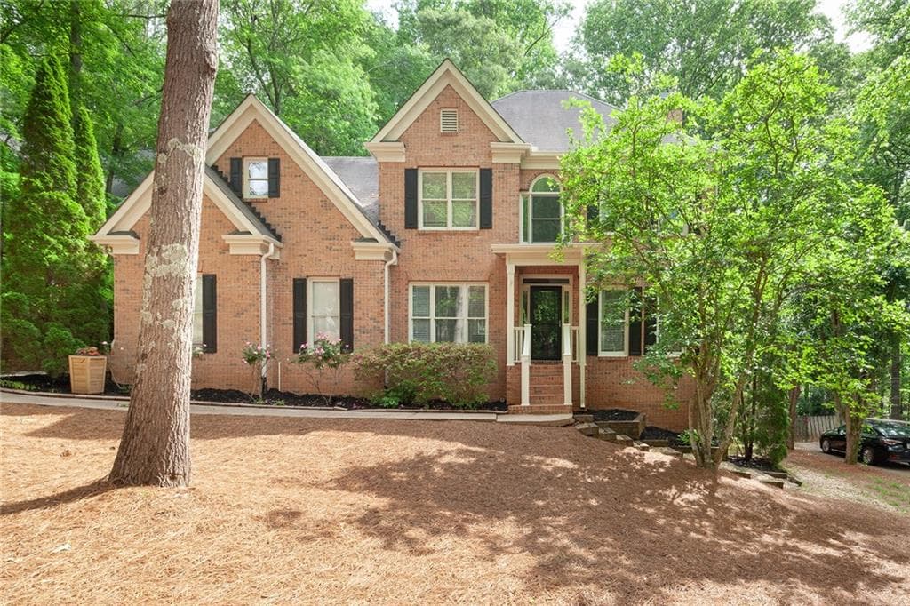 5 bedroom, 4 bathroom single family residence sold at 5065 Hickory Hills Drive, Woodstock, GA 30188