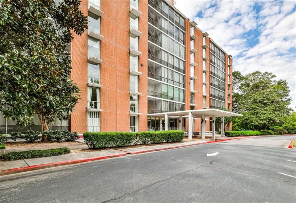 2 bedroom, 1 bathroom, 1,150 sq ft condominium sold at 130 26TH Street 402, Atlanta, GA 30309