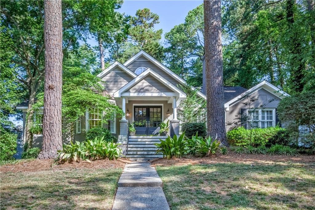 4 bedroom, 3,785 sq ft single family residence sold at 2940 Dale Drive, Atlanta, GA 30305