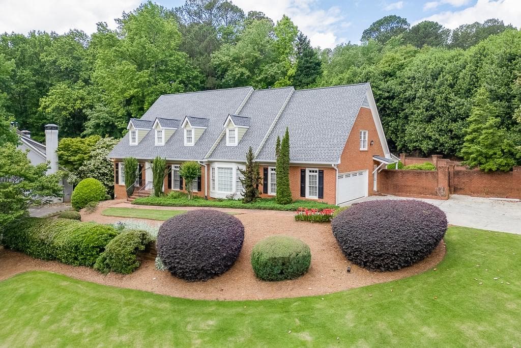 5 bedroom, 5 bathroom single family residence sold at 7660 Dunvegan Close, Sandy Springs, GA 30350