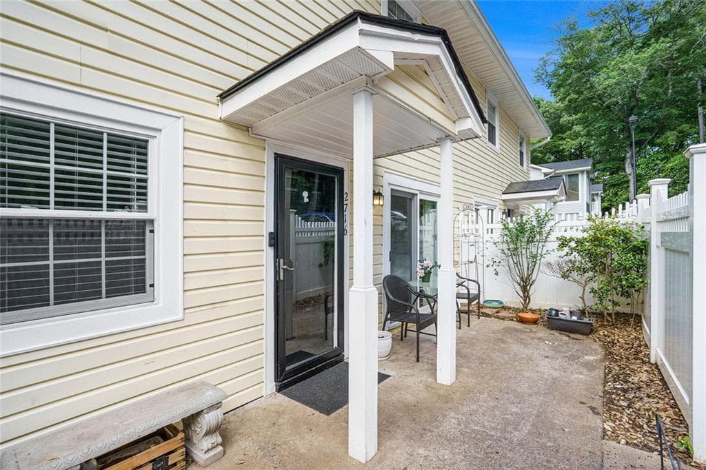 3 bedroom, 3 bathroom, 1,248 sq ft condominium sold at 2716 Suwanee Way, Marietta, GA 30067