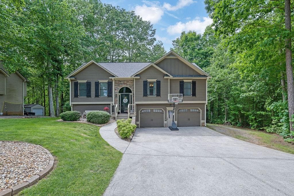 3 bedroom, 2 bathroom single family residence sold at 170 Barrel Way, Ball Ground, GA 30107