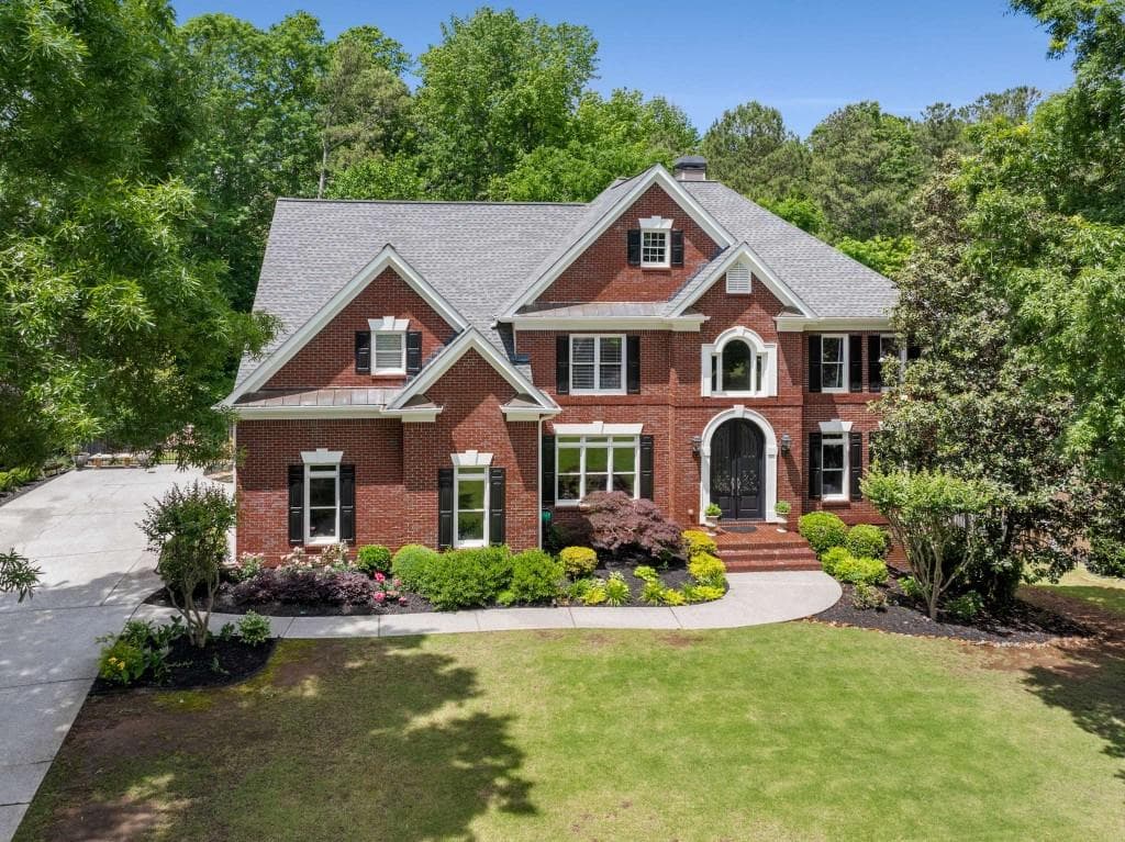 6 bedroom, 5 bathroom, 5,417 sq ft single family residence sold at 10410 High Falls Circle, Alpharetta, GA 30022