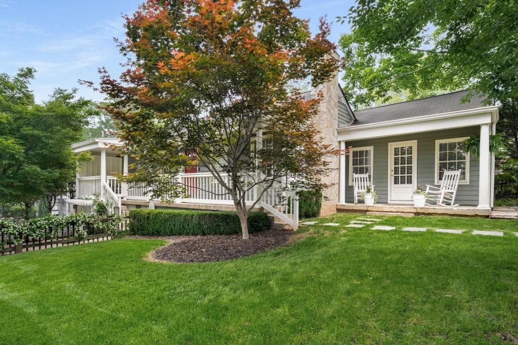 3 bedroom, 2 bathroom single family residence sold at 132 East Drive, Atlanta, GA 30305