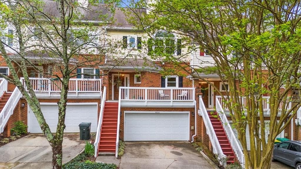3 bedroom, 3 bathroom, 2,024 sq ft townhouse sold at 8555 Hope Mews Court, Sandy Springs, GA 30350