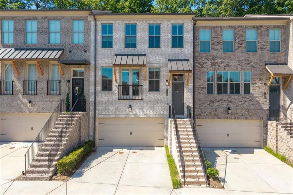 4 bedroom, 4 bathroom townhouse sold at 3982 Carver Circle, Doraville, GA 30360
