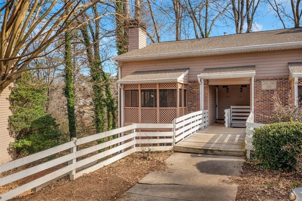 2 bedroom, 2 bathroom condominium sold at 293 Quail Run, Roswell, GA 30076