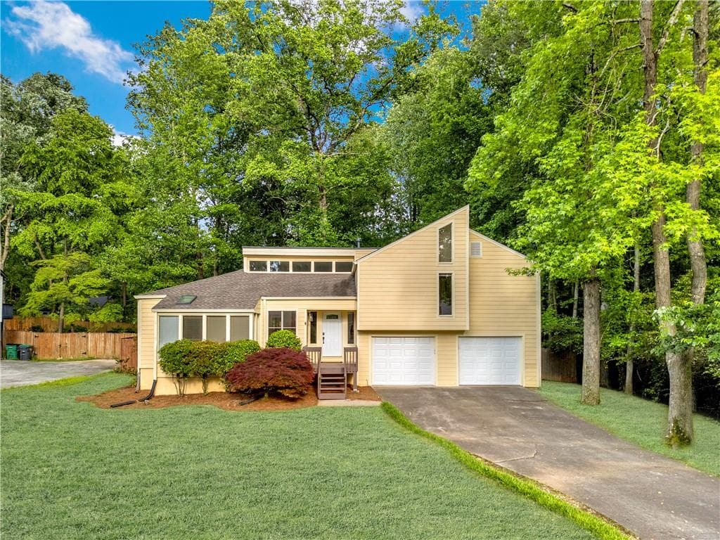 3 bedroom, 2 bathroom single family residence sold at 2929 Alberta Drive, Marietta, GA 30062