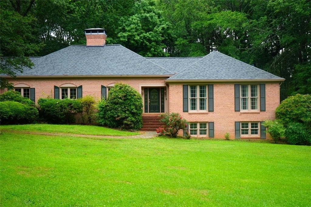 3 bedroom, 4 bathroom single family residence sold at 5346 Light Circle, Norcross, GA 30071