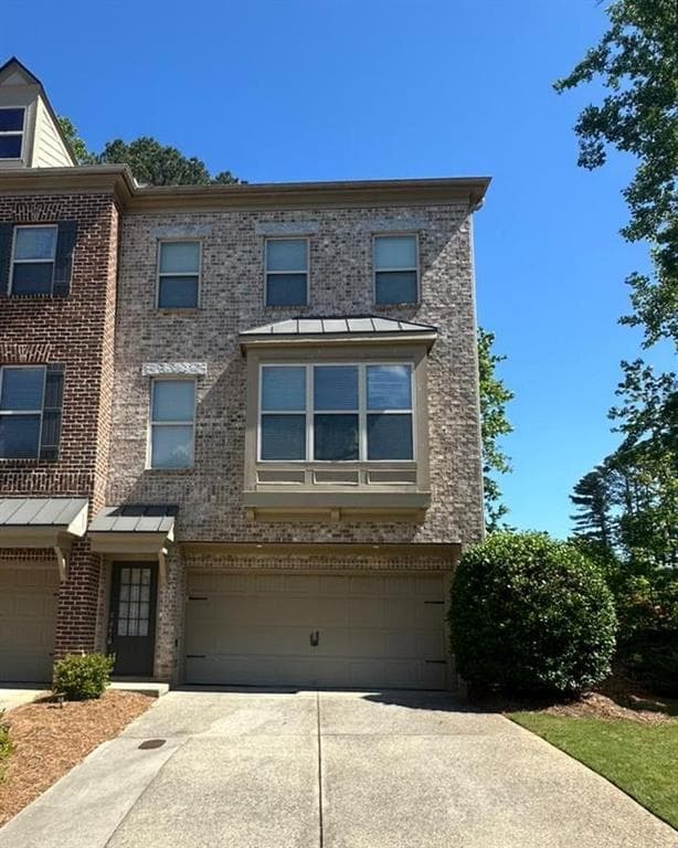 4 bedroom, 4 bathroom, 2,310 sq ft townhouse sold at 288 Blue Pointe Court, Suwanee, GA 30024
