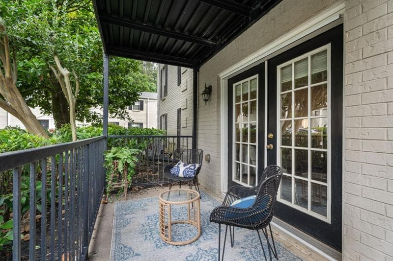 2 bedroom, 2 bathroom, 1,181 sq ft condominium sold at 3701 Essex Avenue 2, Atlanta, GA 30339
