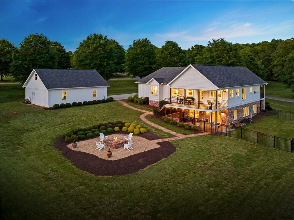 3 bedroom, 3 bathroom single family residence sold at 182 Farm Hill Drive, Clarkesville, GA 30523