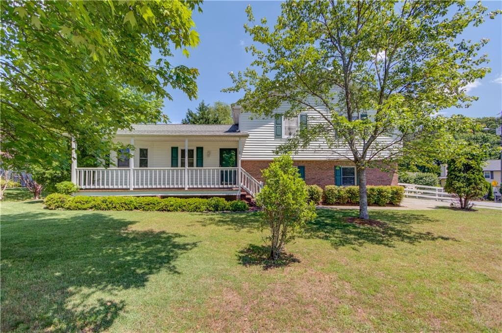3 bedroom, 2 bathroom single family residence sold at 2584 Gravitt Road, Duluth, GA 30096