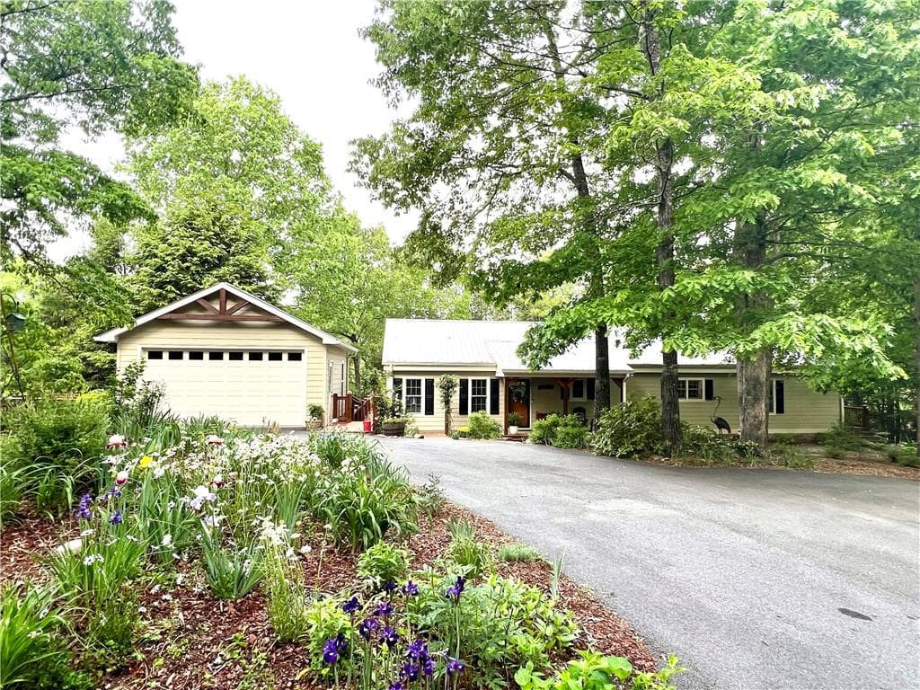 3 bedroom, 3 bathroom single family residence sold at 651 Riverfront Drive, Ellijay, GA 30536