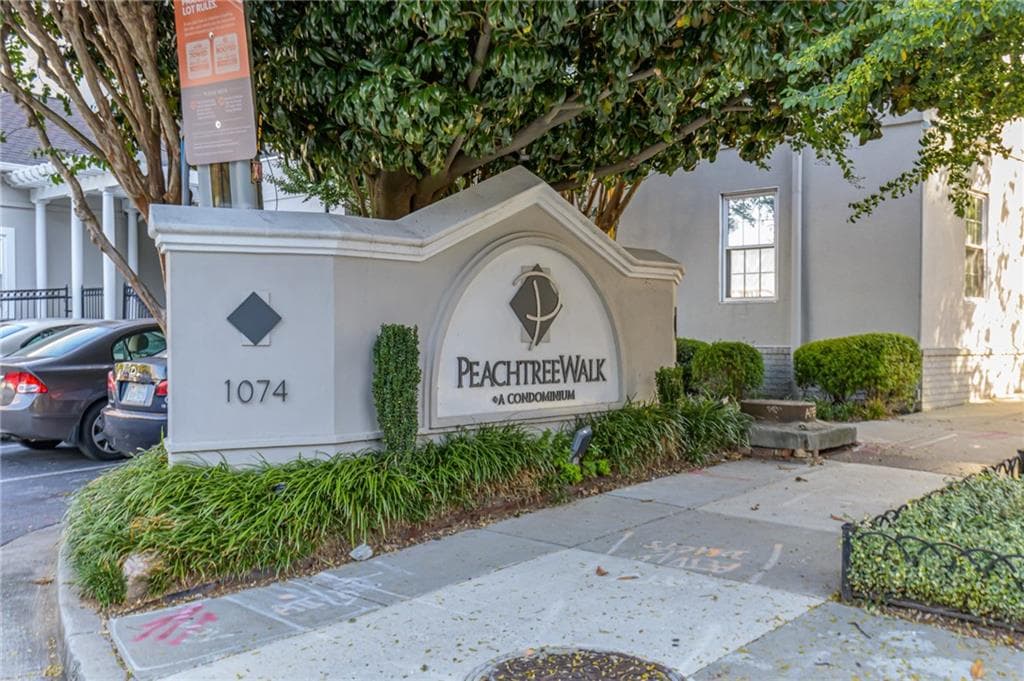 1 bedroom, 1 bathroom, 730 sq ft condominium sold at 1074 Peachtree Walk B404, Atlanta, GA 30309