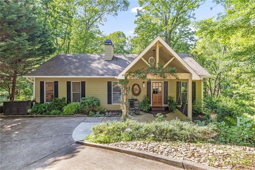 3 bedroom, 3 bathroom single family residence sold at 765 Circle Drive, Gainesville, GA 30501