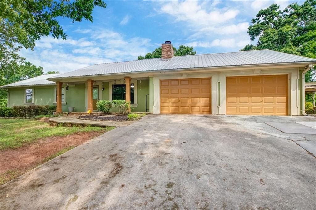 3 bedroom, 2 bathroom single family residence sold at 2843 Oconee Circle, Gainesville, GA 30507