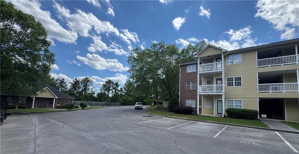 1 bedroom, 1 bathroom condominium sold at 116 Waterford Drive, Calhoun, GA 30701