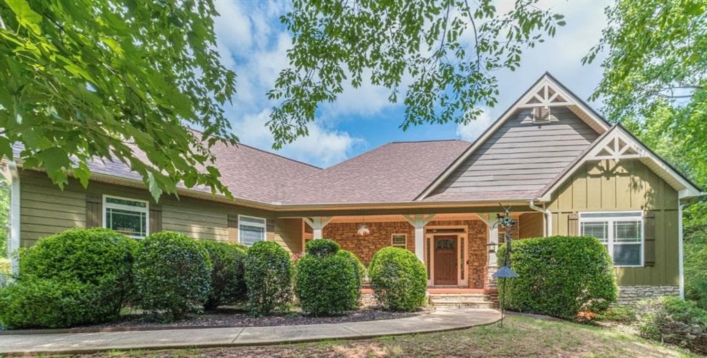 3 bedroom, 4 bathroom single family residence sold at 255 Nicklaus Circle, Social Circle, GA 30025