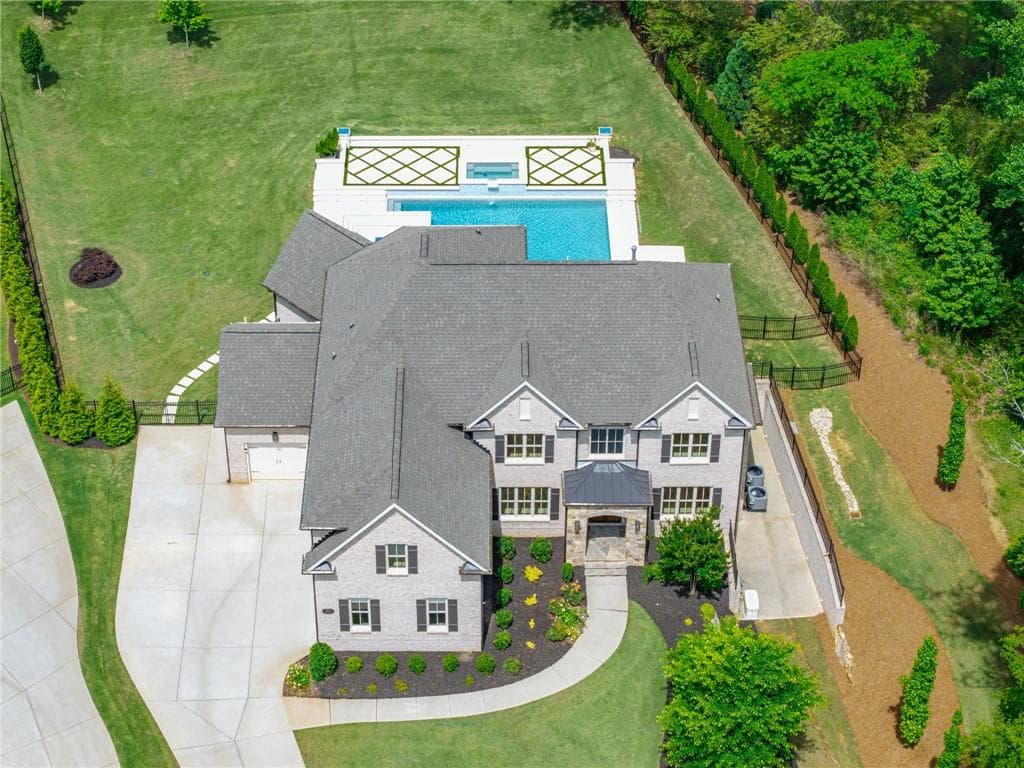5 bedroom, 6 bathroom, 7,646 sq ft single family residence sold at 2535 Lake View Court, Milton, GA 30004