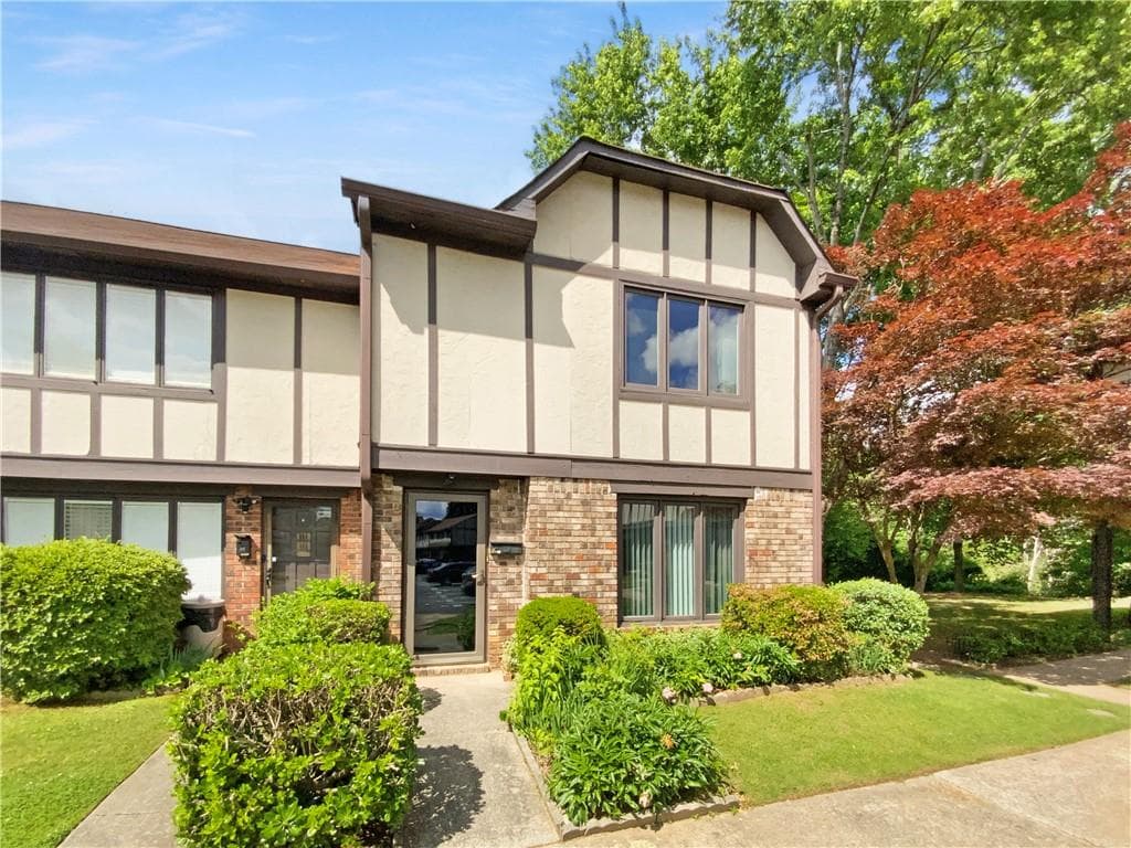 2 bedroom, 2 bathroom, 1,210 sq ft condominium sold at 1805 Ashborough Circle H, Marietta, GA 30067