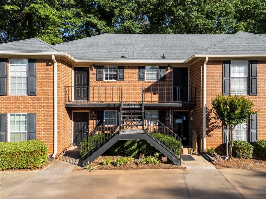 2 bedroom, 1 bathroom condominium sold at 1688 Prince Avenue 203, Athens, GA 30606