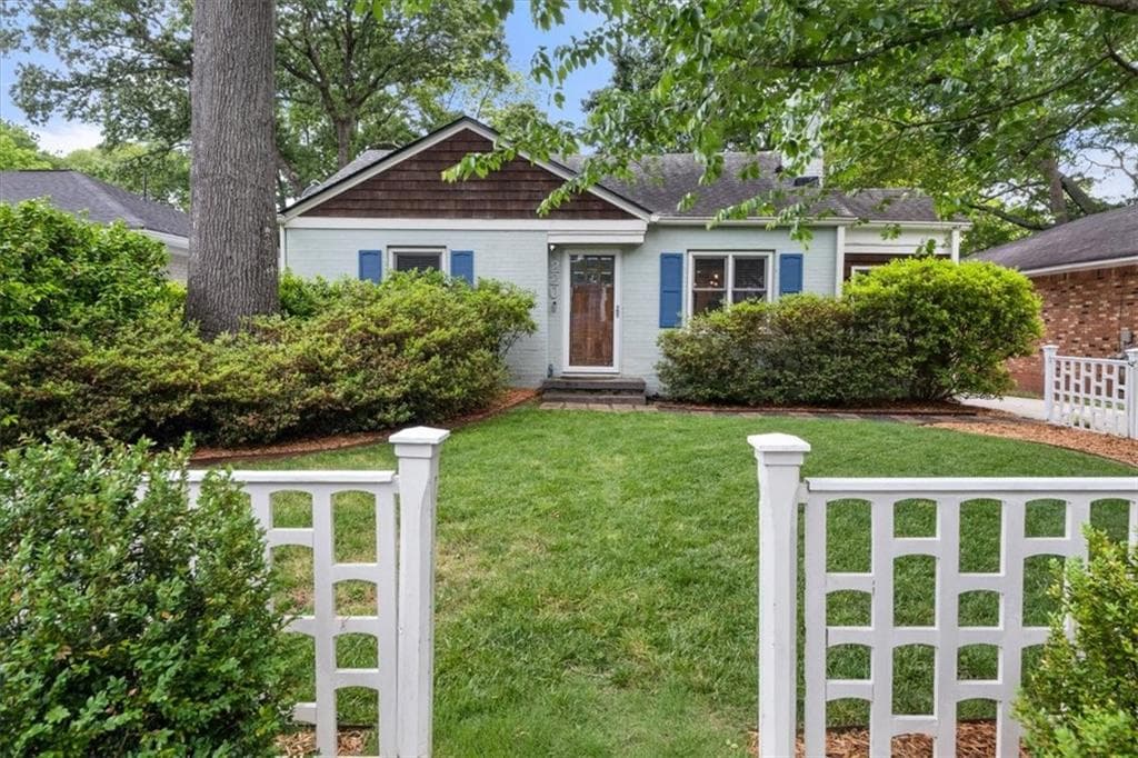 2 bedroom, 2 bathroom, 1,084 sq ft single family residence sold at 220 Sisson Avenue, Atlanta, GA 30317