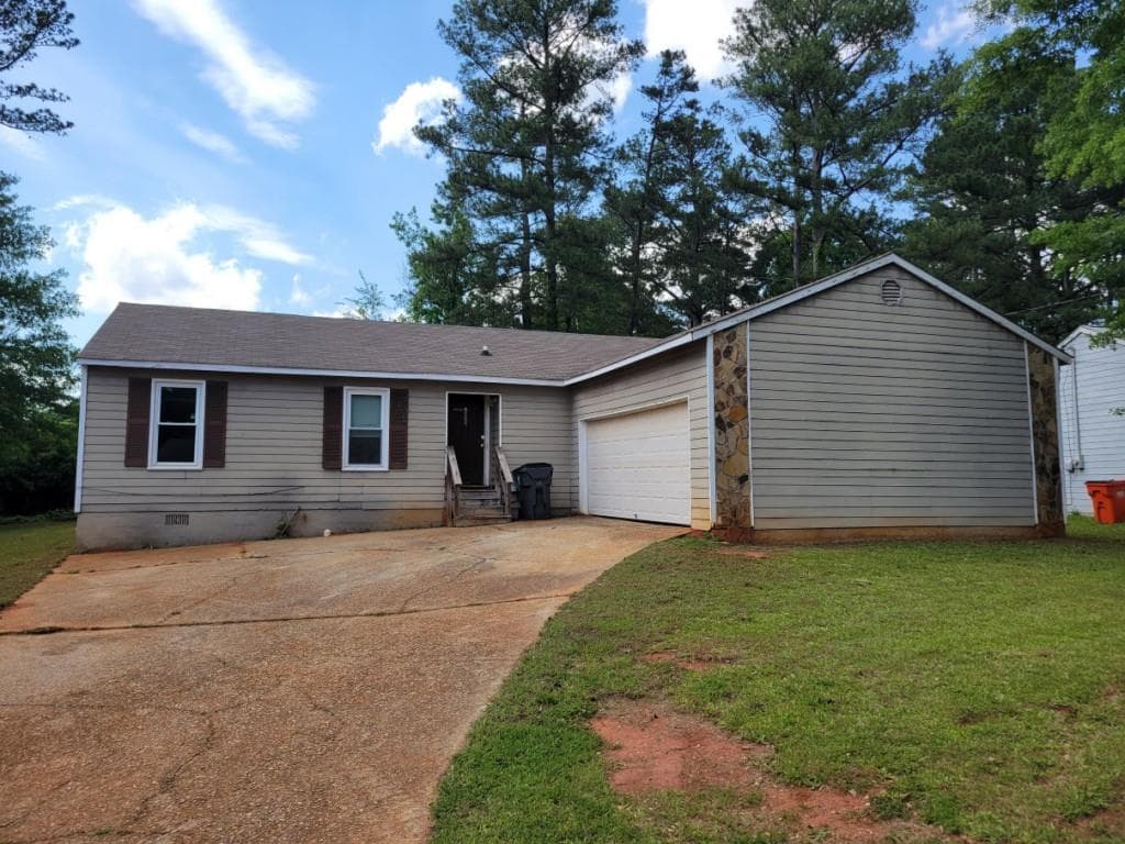 3 bedroom, 2 bathroom single family residence sold at 1094 Reynolds Court, Morrow, GA 30260