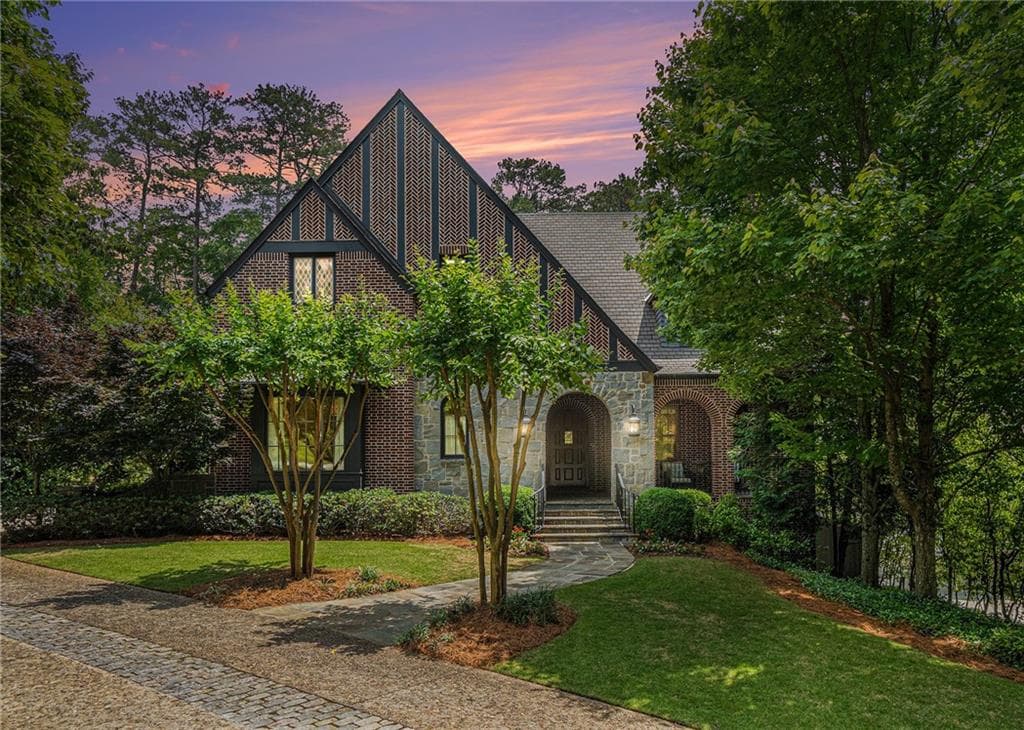 5 bedroom, 7 bathroom single family residence sold at 927 Berkshire Road, Atlanta, GA 30324