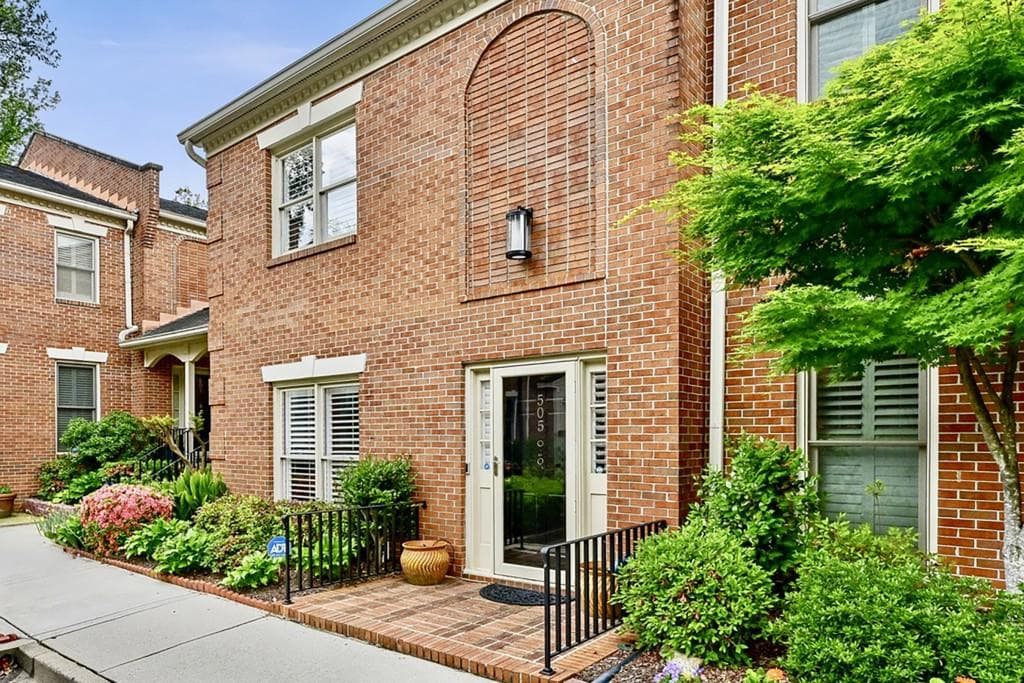 2 bedroom, 3 bathroom townhouse sold at 505 Ansley Villa Drive, Atlanta, GA 30324