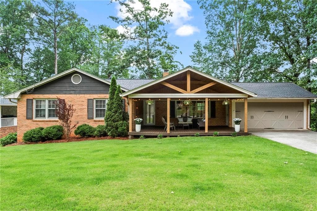 3 bedroom, 2 bathroom, 1,888 sq ft single family residence sold at 3843 Lake Drive, Smyrna, GA 30082