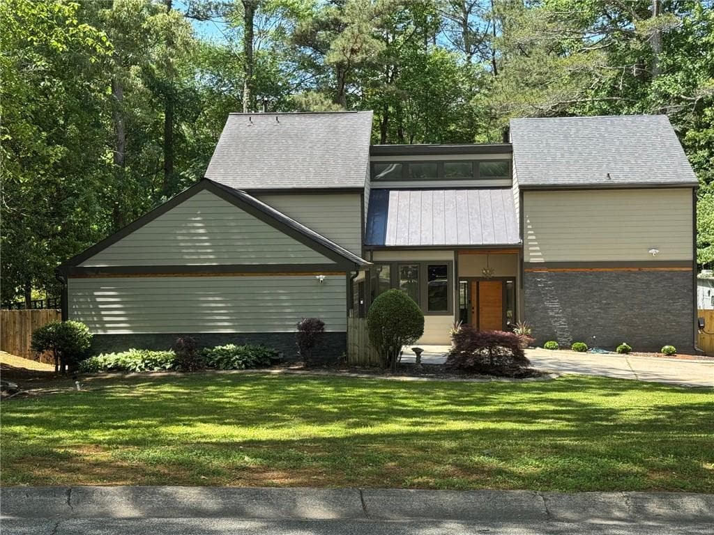 4 bedroom, 3 bathroom single family residence sold at 4531 Kings Lake Drive, Marietta, GA 30067