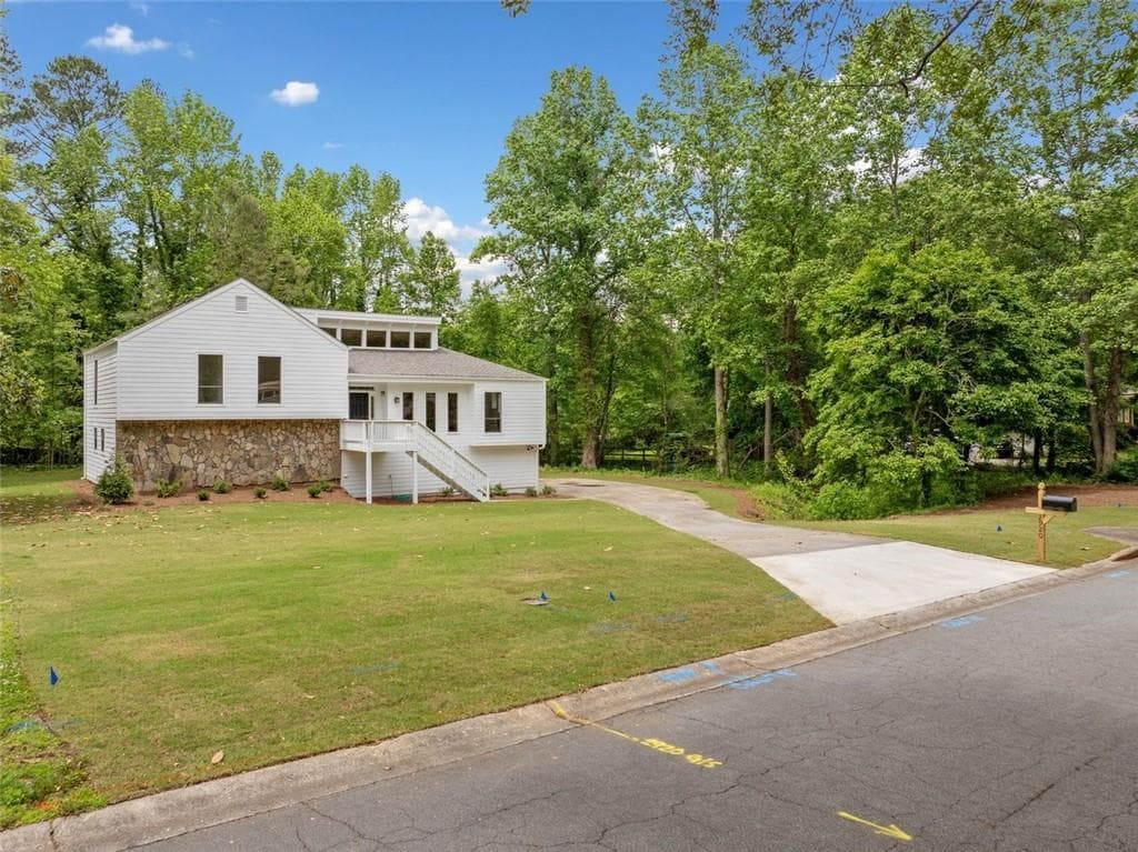 3 bedroom, 3 bathroom single family residence sold at 2920 Alberta Drive, Marietta, GA 30062