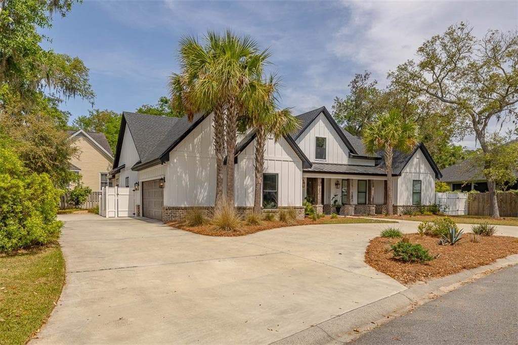 4 bedroom, 4 bathroom, 2,861 sq ft single family residence sold at 121 Calwell Street, St. Simons, GA 31522