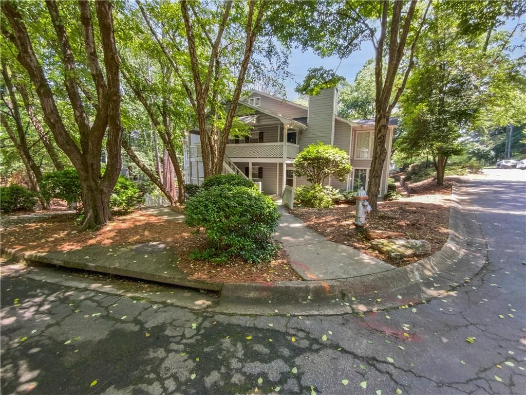 3 bedroom, 2 bathroom, 1,380 sq ft condominium sold at 504 Vicksburg Place, Atlanta, GA 30350