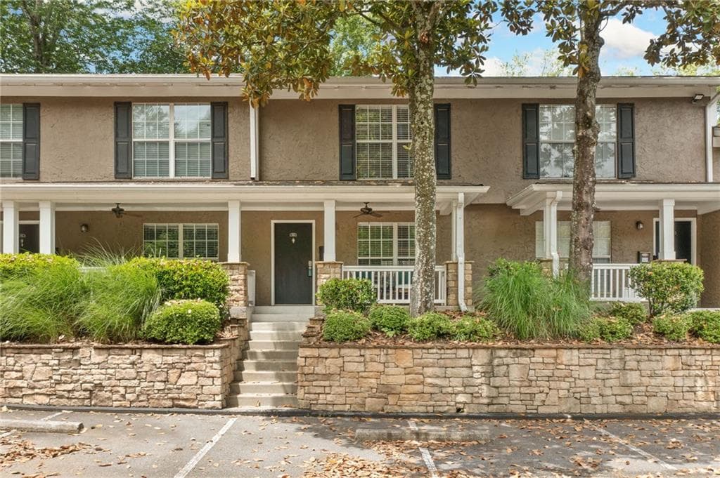 2 bedroom, 2 bathroom, 1,156 sq ft condominium sold at 3200 Seven Pines Court 103, Atlanta, GA 30339