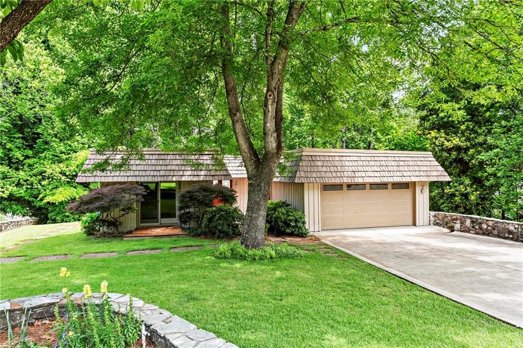6 bedroom, 3 bathroom single family residence sold at 1075 Winding Branch Lane, Atlanta, GA 30338