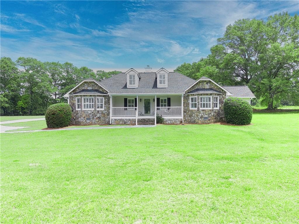 4 bedroom, 3 bathroom, 3,719 sq ft single family residence sold at 2759 Bay Ridge Drive, Loganville, GA 30052