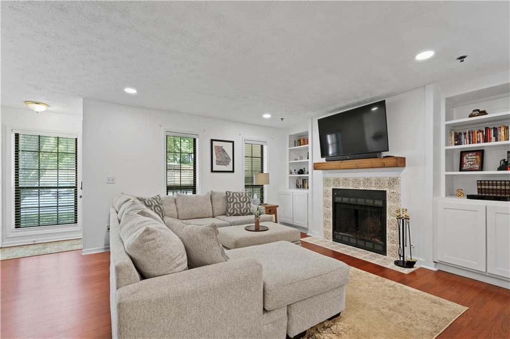 2 bedroom, 2 bathroom, 1,350 sq ft condominium sold at 2808 Vinings Central Drive, Atlanta, GA 30339