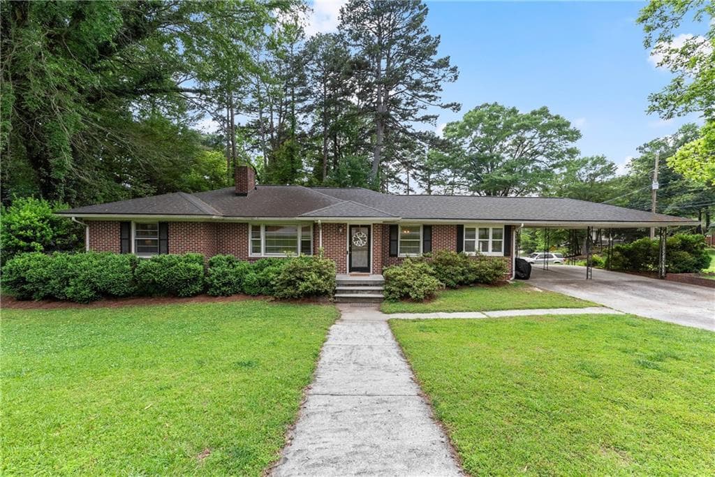 3 bedroom, 2 bathroom single family residence sold at 1565 Walker Street, Gainesville, GA 30501