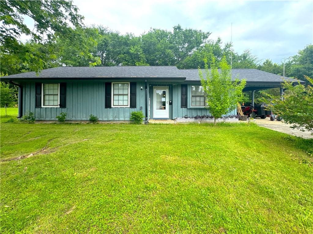 3 bedroom, 2 bathroom, 1,197 sq ft single family residence sold at 168 Lois Street, Calhoun, GA 30701