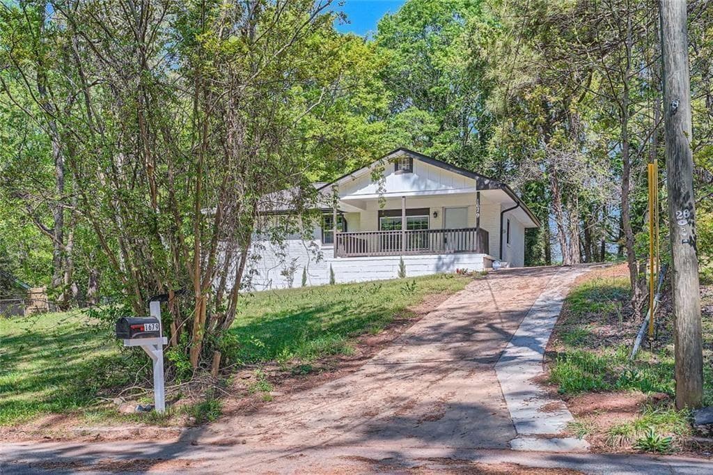 3 bedroom, 2 bathroom, 1,086 sq ft single family residence sold at 1679 Hollyhock Terrace, Decatur, GA 30032