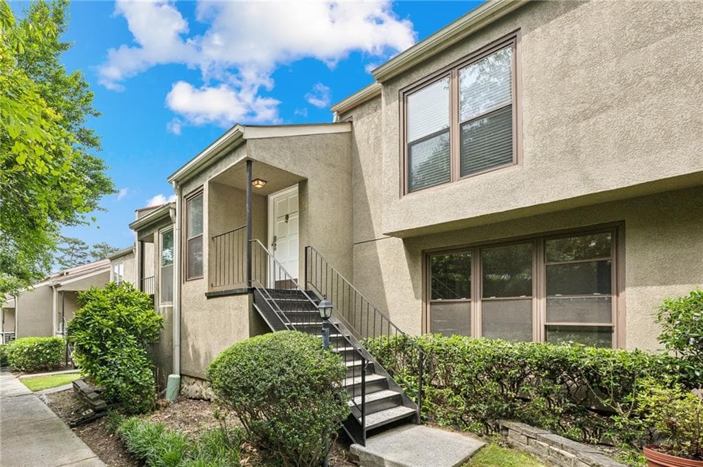 3 bedroom, 3 bathroom, 2,173 sq ft townhouse sold at 1719 Woodcliff Court, Atlanta, GA 30329